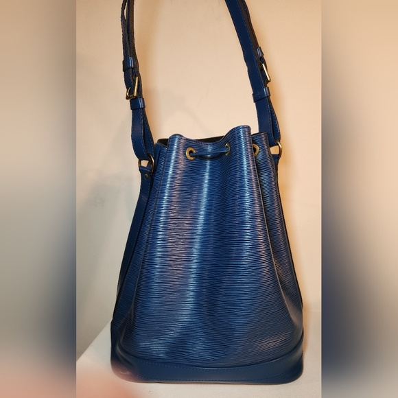 Louis Vuitton Epi Leather Noé GM Toledo Blue Drawsting Bucket Shoulder Bag - Picture 4 of 8
